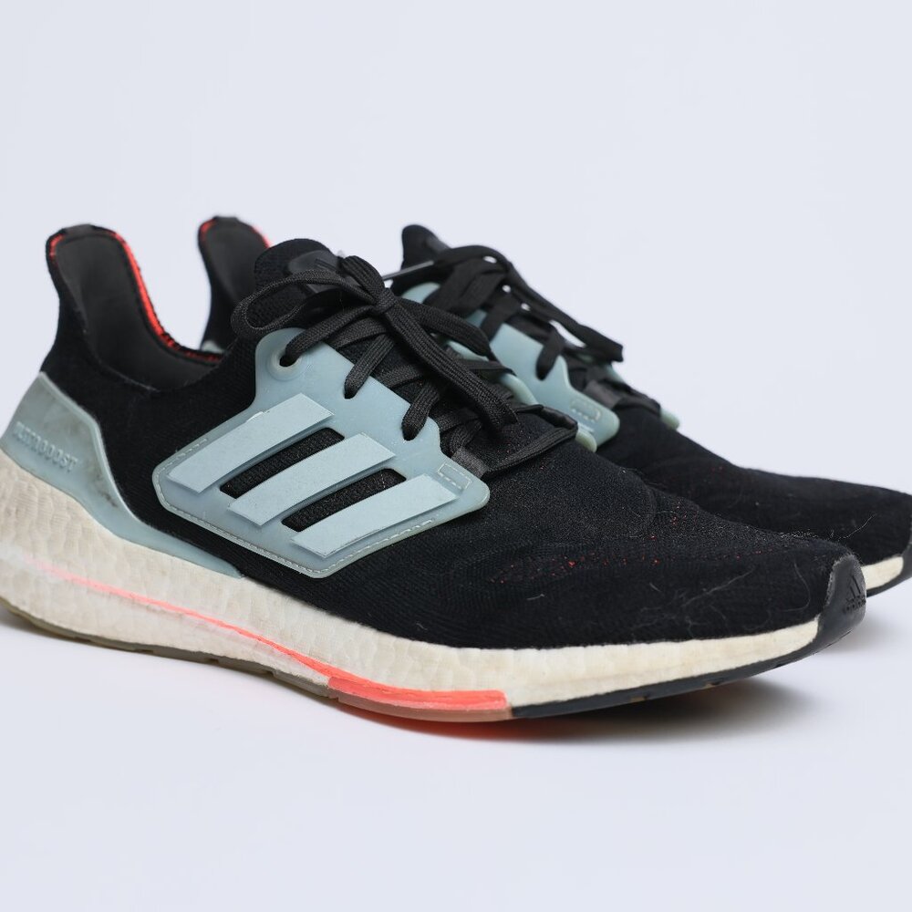 Adidas Ultraboost 22  Black / Magic / Gray